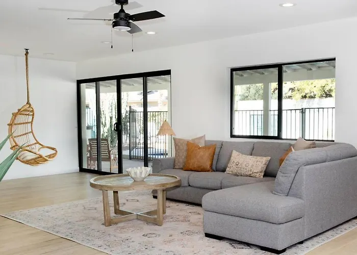 Modern W Heated Pool & Outdoor Kitchen *