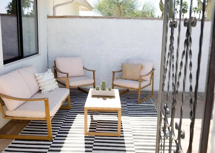 Holiday home Modern W Heated Pool & Outdoor Kitchen *