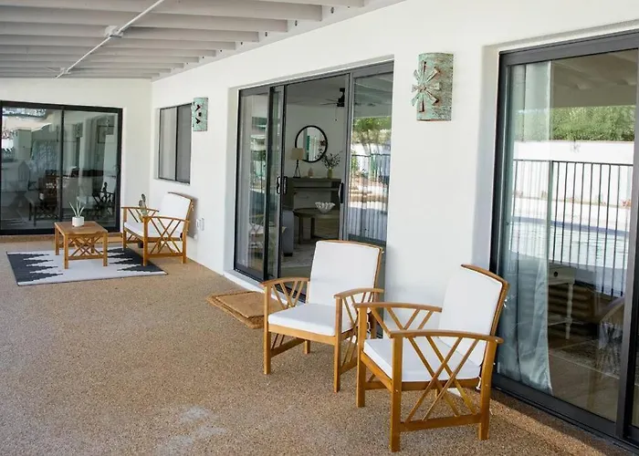 Modern W Heated Pool & Outdoor Kitchen Holiday home *