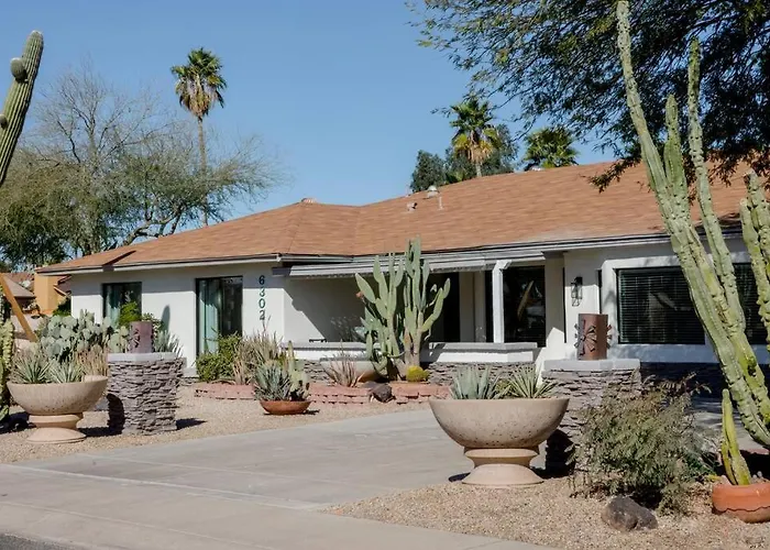 Holiday home Modern W Heated Pool & Outdoor Kitchen *