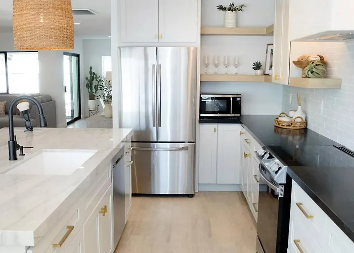 Modern W Heated Pool & Outdoor Kitchen Holiday home