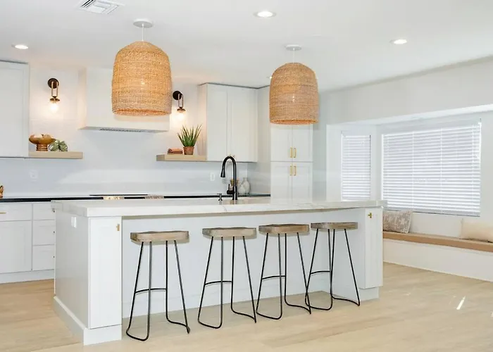 Holiday home Modern W Heated Pool & Outdoor Kitchen