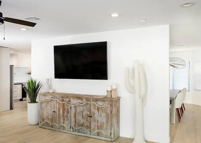 Holiday home Modern W Heated Pool & Outdoor Kitchen