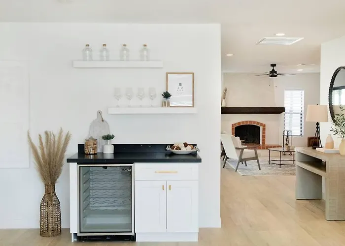 Modern W Heated Pool & Outdoor Kitchen Holiday home *