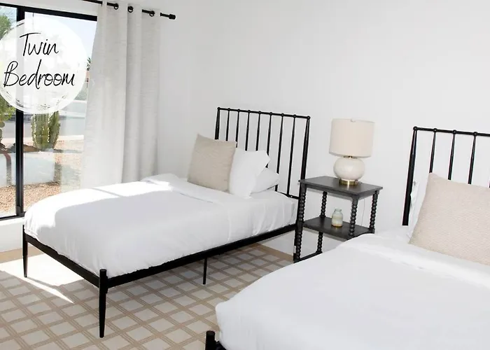 Modern W Heated Pool & Outdoor Kitchen Holiday home Phoenix