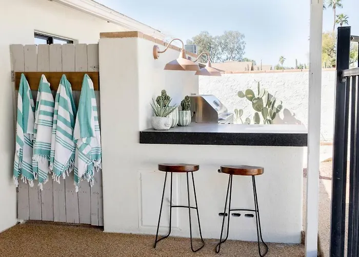 Modern W Heated Pool & Outdoor Kitchen Phoenix