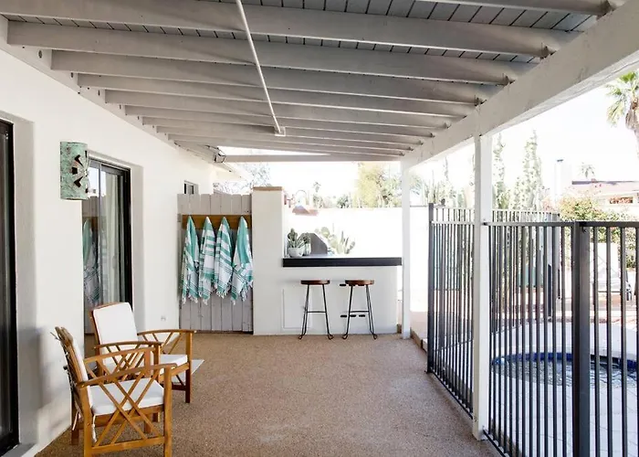 Modern W Heated Pool & Outdoor Kitchen
