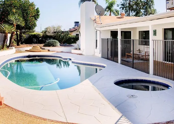 Modern W Heated Pool & Outdoor Kitchen Phoenix